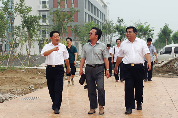 我是内蒙古扎兰屯市职业高中的学生,学的是美